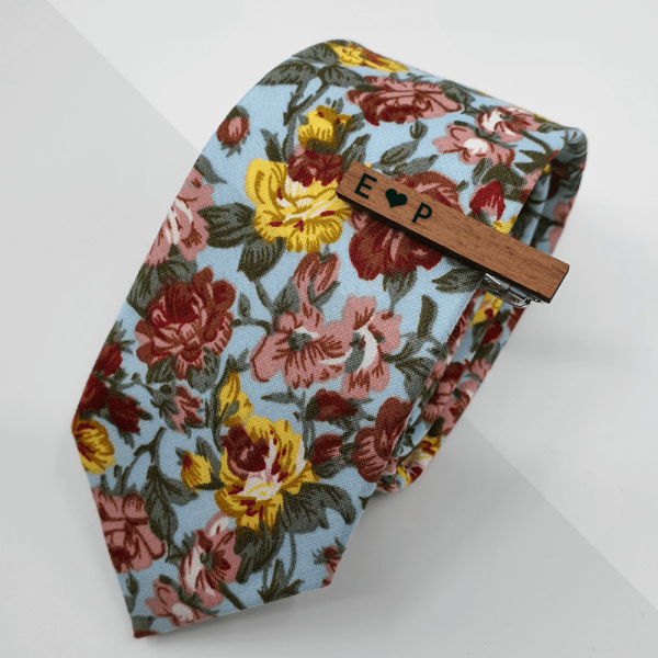 Personalizovaná Drevená Kravatová Spona Vintage – Orechové Drevo, personalizovaný darček, drevená kravatova spona, drevené darčeky