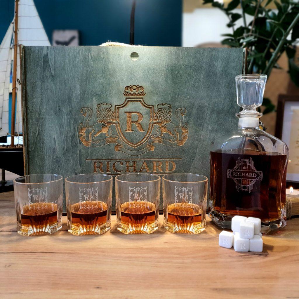 Személyre szabott Whisky Carafe Set Valse + 4 pohár, Kövek