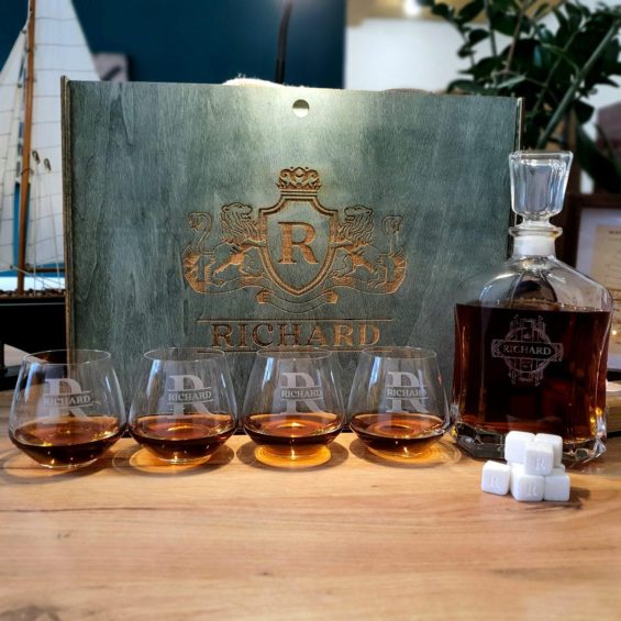 Personalizovaná Karafa na Whisky Set Specials + 4 Poháre, Kamene Personalizovaná Karafa na Whisky Set Specials + 4 Poháre, Kamene